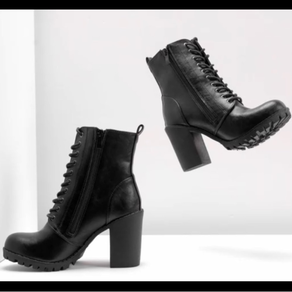Dream Pairs Black Lace-Up Boots